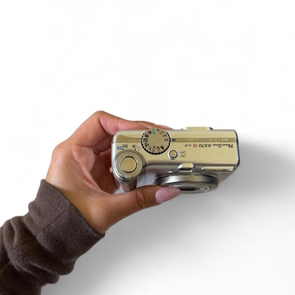 Canon PowerShot A570 IS digital camera - Picture 5 of 6